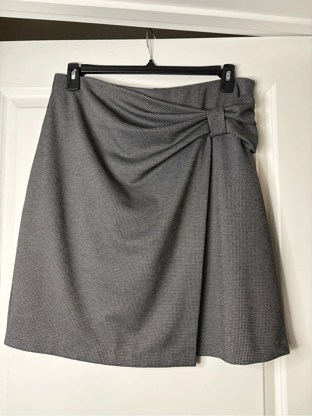 LOFT Gray Houndstooth A-Line Skirt with Side Drape